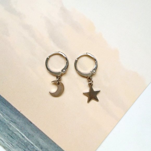 LAST ONE 💖Minimalist Moon Star huggie Earrings - Picture 5 of 13